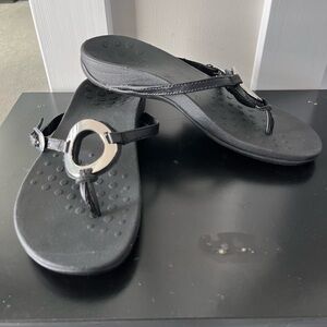 Vionic black Karina sandals Sz 8